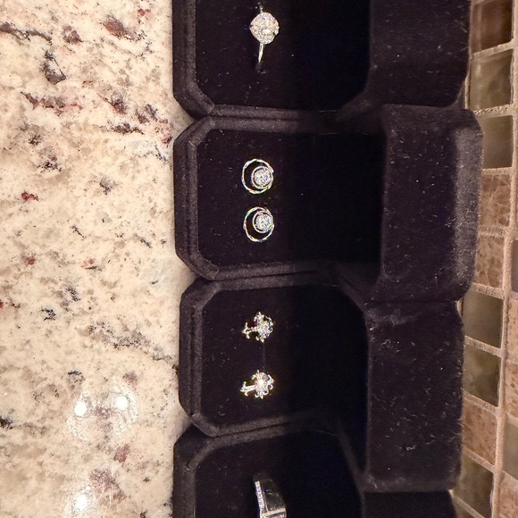 Mossainite Diamond Stud - Picture 4 of 8